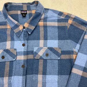 Patagonia Blue and Tan Plaid Casual Button Down Shirt